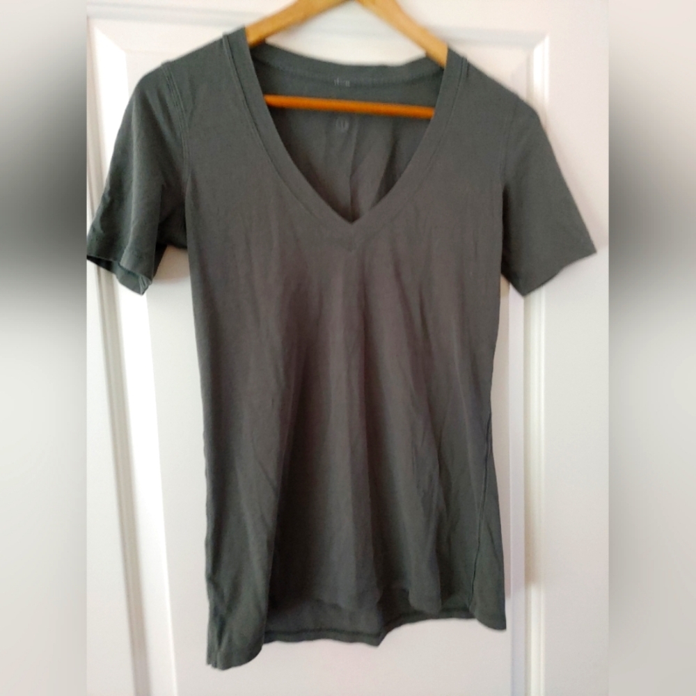lululemon athletica Gray Short Sleeve Tee